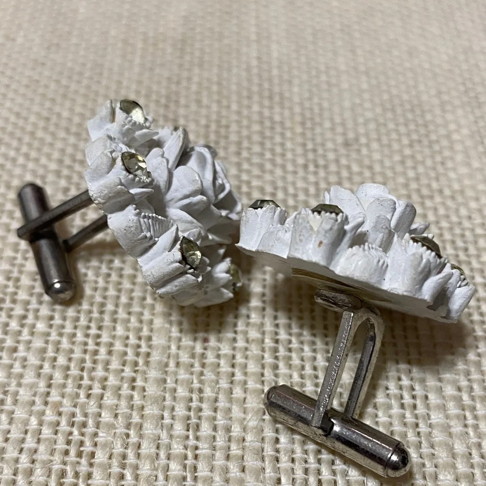 Elegant vintage White rose  Floral rhinestone cuff links